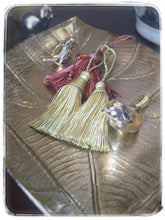 Load image into Gallery viewer, Flora key tassel
